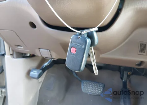 2004 Toyota Sequoia Sr5 V8 z USA, uszkodzony, nr VIN 5TDZT34A94S213809